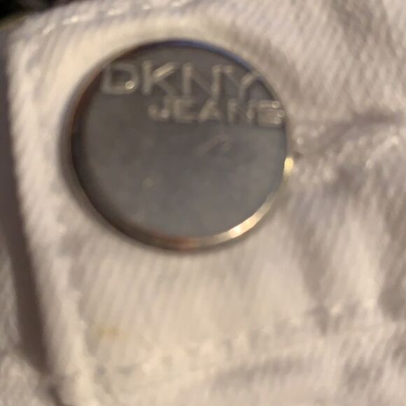 DKNY JEANS LUDLOW KNEE LENGTH BERMUDA SHORT WHITE - Picture 3 of 7